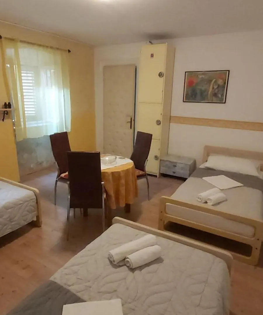 Room-Ivann Split 0*,
